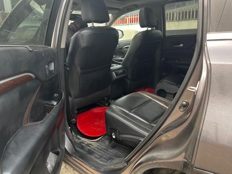 Thumbnail 4 of 2015 Toyota Highlander